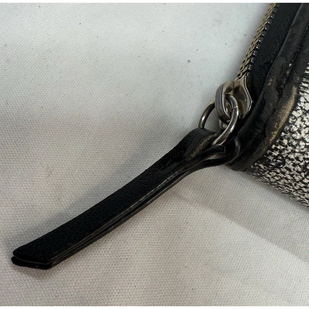 Juicy Couture PETAL STAT Black & Grey Word on the Street Zip Up Wallet - Picture 2 of 13